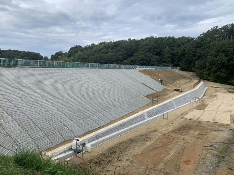 ため池群整備事業（ため池緊急整備）松本新池堤体改修工事