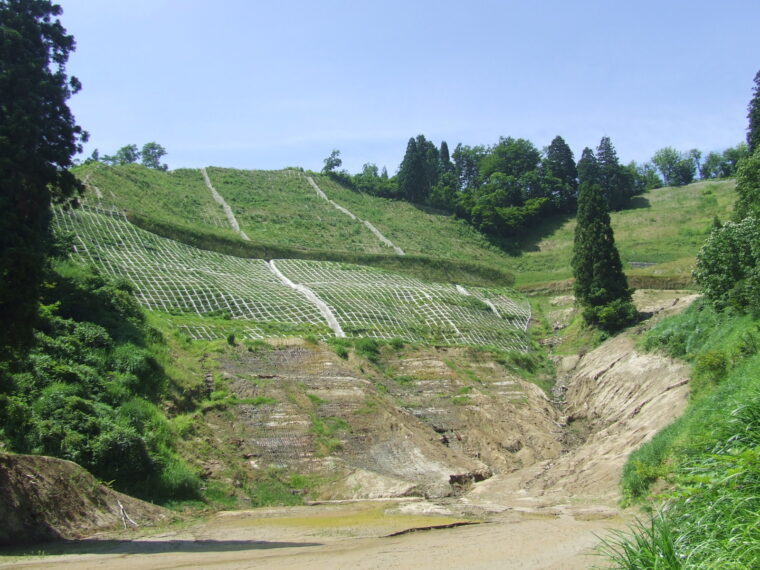 朝日地区地すべり防止工事