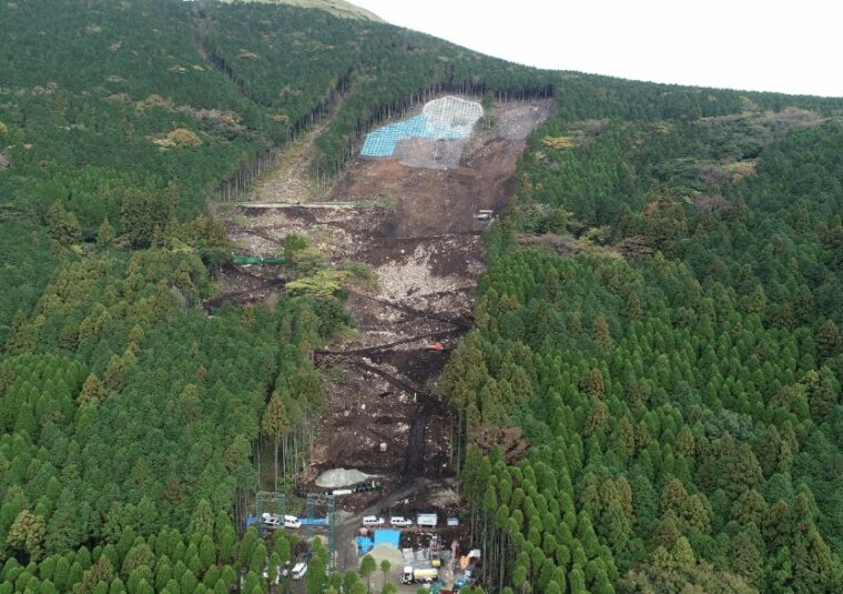 大学キャンパス構内斜面安全対策工事