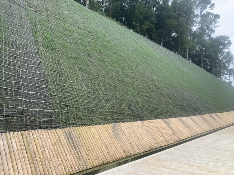 鞍川山山腹工事