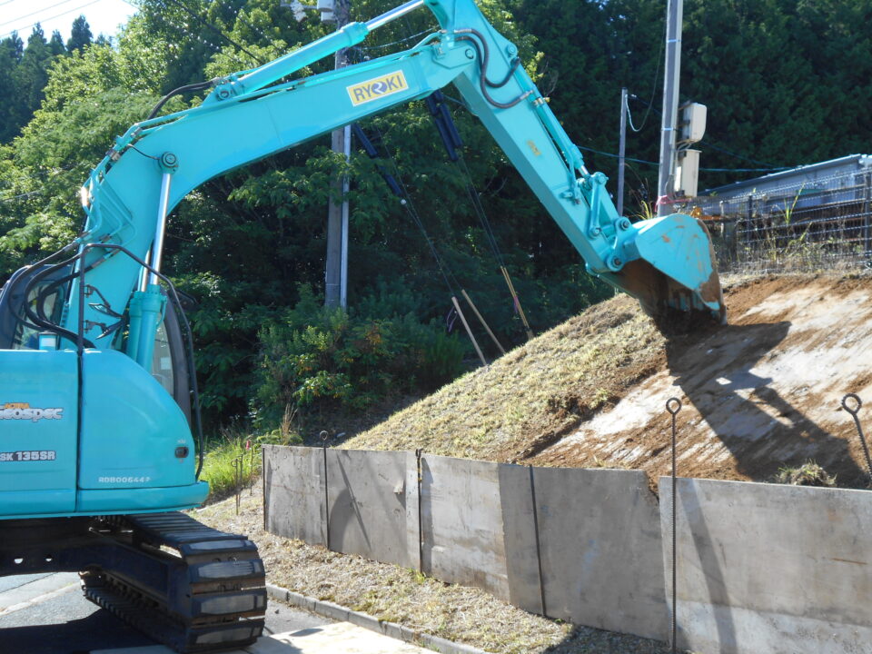 施工前(表土剥ぎ取り)