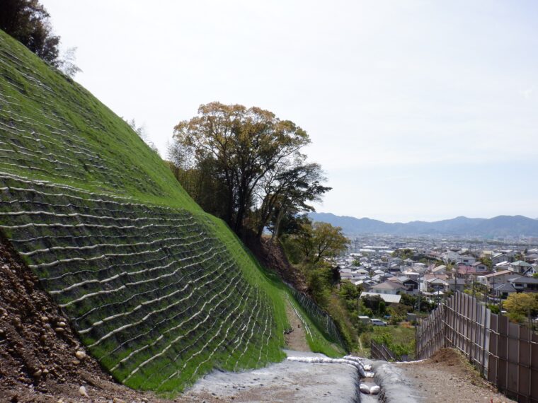工場敷地内のり面整備工事