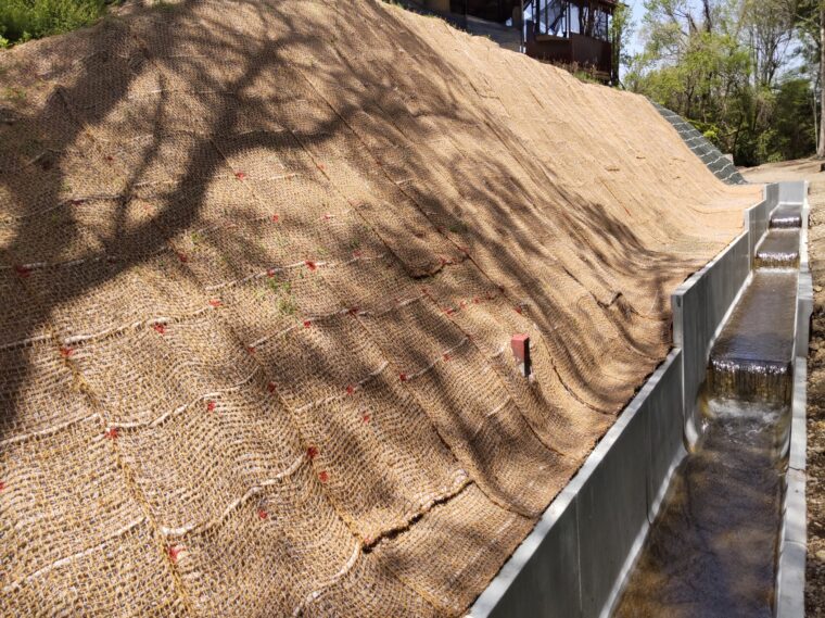 芋沢下清水地区水路改修工事