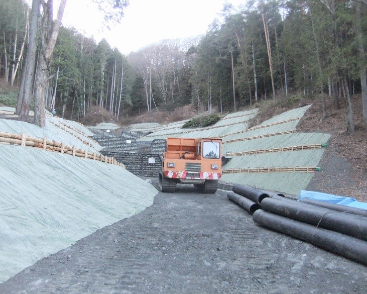 碁石沢太陽光発電所工事